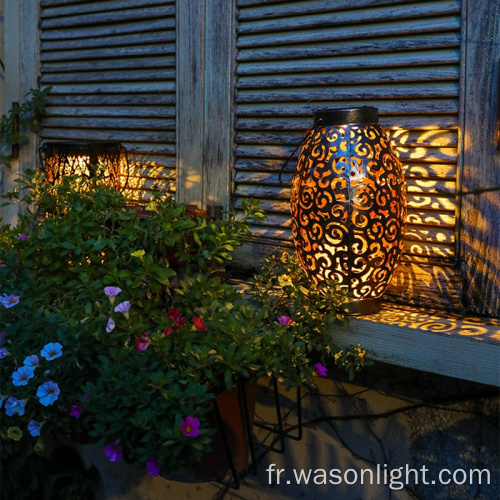 Pourte de cour de terrasse étanche à métal rétro étanche à LED décorative Lumière solaire extérieur jardin suspendu lanterne solaire avec poignée